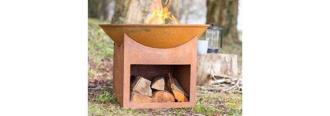 La Hacienda Fasa Fire Pit with Log Store