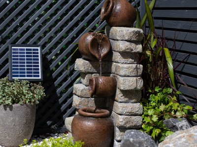Cotswold Pours Solar Powered Water Feature