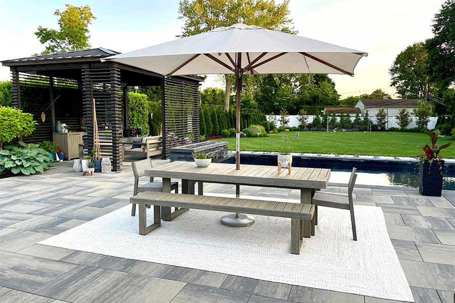 Large porcelain paved entertaining area in this garden feels like an extension of a home interior