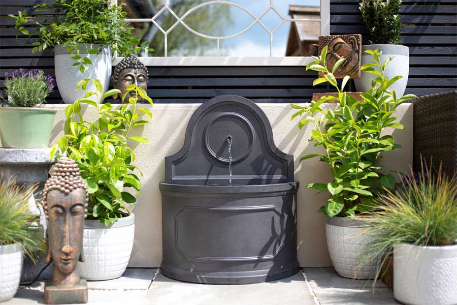 Attractive lead effect garden wall fountain